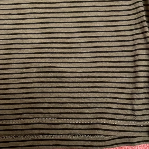 Mossimo t shirt - Picture 4 of 4